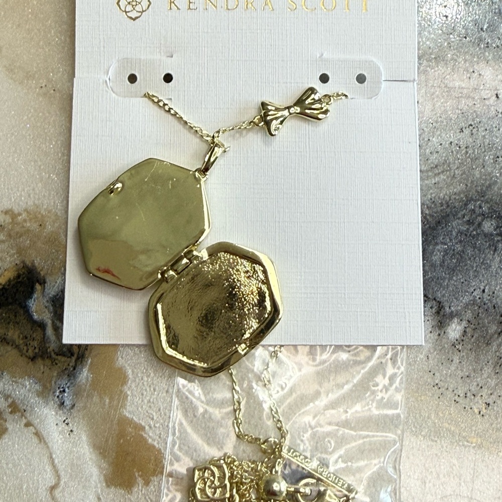 Kendra Scott x LoveShackFancy Gold Floral Locket Necklace NWT Bow Detail - Picture 2 of 3